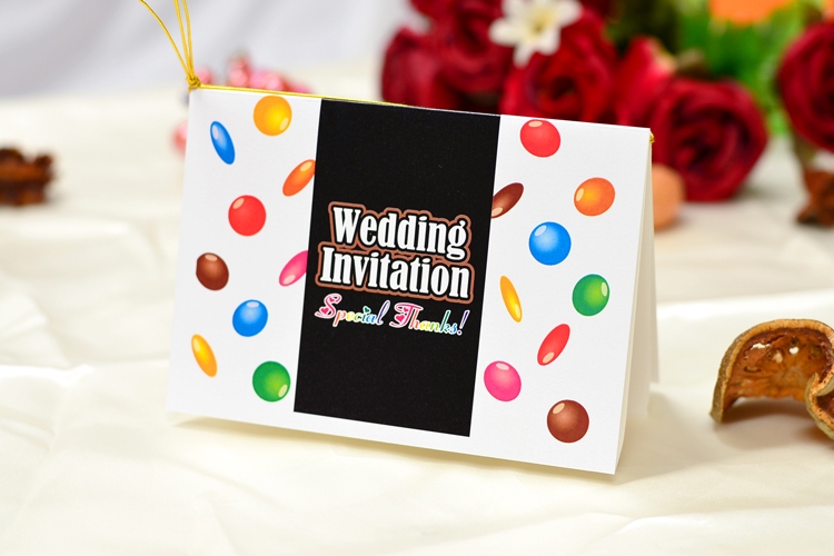 カラフルなチョコ菓子風結婚式の手作り招待状キット